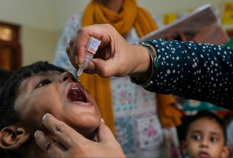 ⁠24 Oktober: Saat Dunia Kompak Mengucapkan “Selamat Tinggal, Polio!