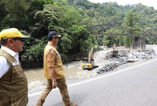 Buka Akses yang Terputus, BNPB Kerahkan Alat Berat untuk Permudah Evakuasi Korban Banjir Bandang Sumbar