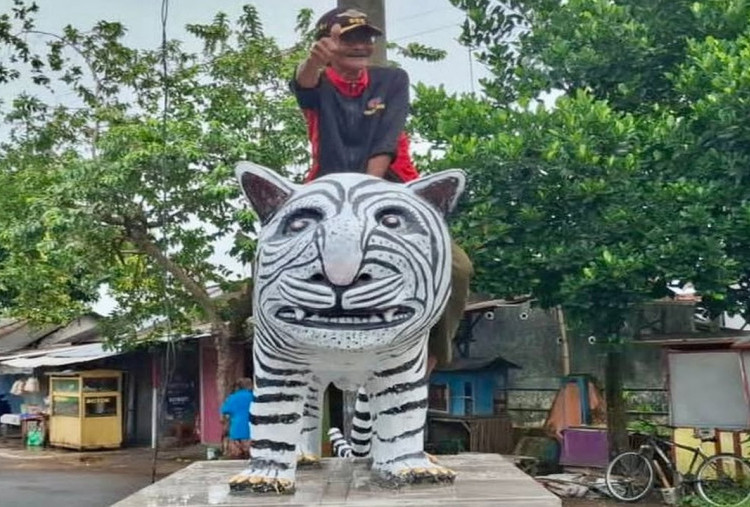 Viral! Patung Macan Putih Kediri Disorot karena Bentuknya Lucu, Cak Suwari Ungkap Makna Sebenarnya
