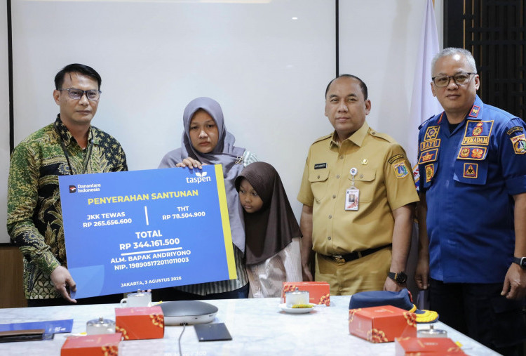Keluarga Petugas Damkar Cipayung yang Gugur saat Bertugas Terima Santunan Rp344 Juta
