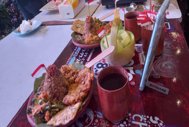 Pilah Pilih Menu Kuliner Sentra Wisata Kuliner (SWK) Kota Pahlawan: Ada Daun Singkong dalam Tahu Isi 