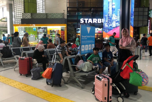 Stasiun Gambir Ramai Warga Tinggalkan Jakarta, Liburan ke Kota di Pulau Jawa