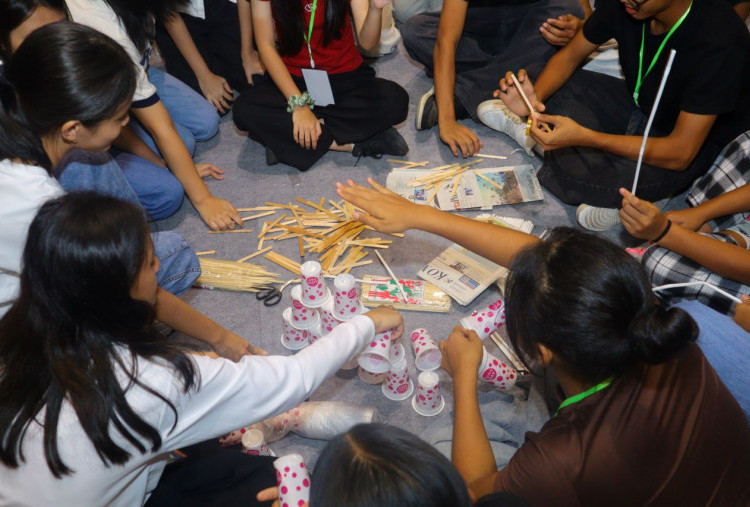 PORSENI III PERSTIBI 2026 di Xin Zhong School Surabaya (1): Serunya Bikin Menara saat Friendship Night