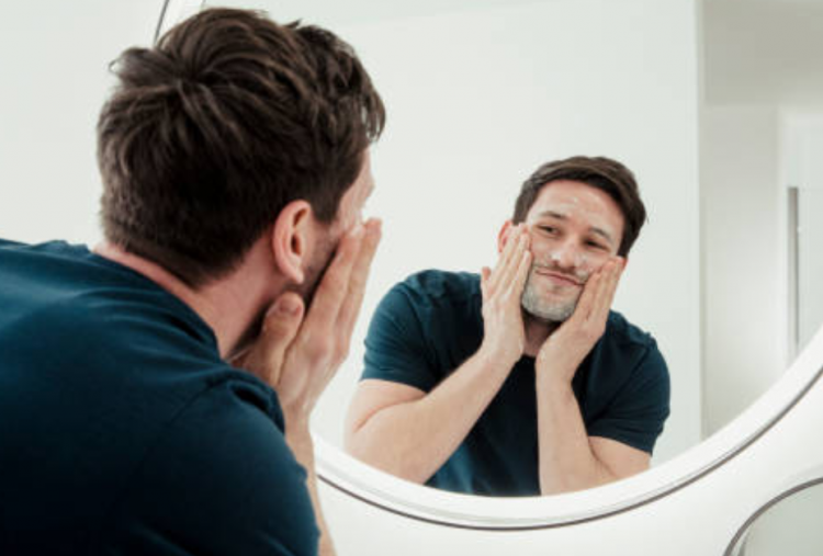 Bingung Mulai Skincare? Ikuti Urutan Simple Khusus Cowok Ini