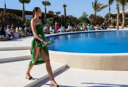 Pertama Dalam Sejarah! Arab Saudi Adakan Peragaan Baju Renang Wanita di Tepi Pantai Laut Merah