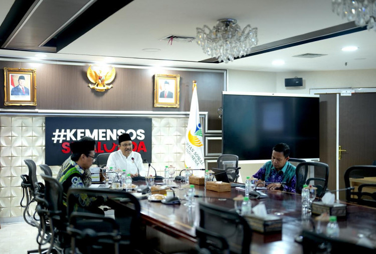 Jaring Siswa Sekolah Rakyat, Gus Ipul Minta PKH Prioritaskan Anak Terlantar dan Miskin Ekstrem