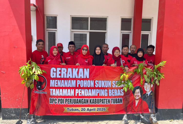 DPC PDIP Tuban Tanam Sukun untuk Antisipasi Krisis Pangan