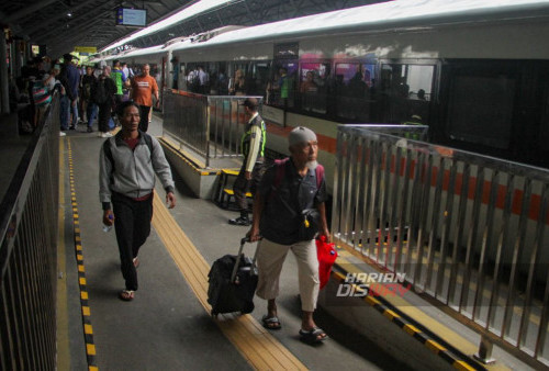 Sementara itu, volume keberangkatan tertinggi yakni Stasiun Surabaya Gubeng dengan jumlah 118.918  penumpang, diikuti oleh Stasiun Surabaya Pasarturi 113.253 penumpang, dan Stasiun Malang 68.081 penumpang. (Moch Sahirol/Harian Disway)
