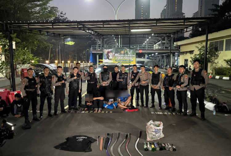 Petantang-petenteng Bawa Sajam, Empat Remaja Dibekuk Polres Jakpus di Kawasan Menteng