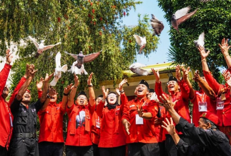 Lantik 33 Pengurus PAC, DPC PDIP Kota Batu Perkuat Struktur hingga Anak Ranting