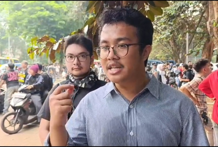  Aksi Mahasiswa ke Bundaran HI, Massa Kompak Tanggalkan Jas Almamater