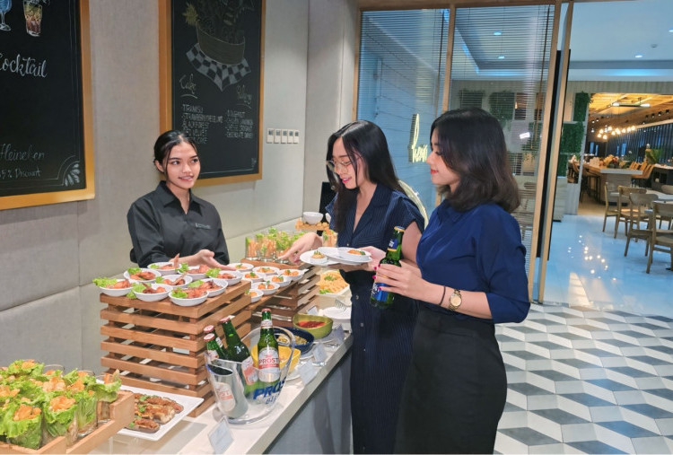 Tapas & Drink All You Can Eat Jadi Pelepas Penat Malam Kamis di Palm Park Hotel & Convention Surabaya