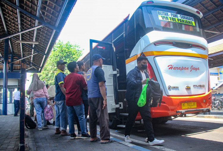 Terminal Purabaya Tambah Ratusan Bus untuk Angkutan Mudik, Antisipasi Mulai H-3 Lebaran!