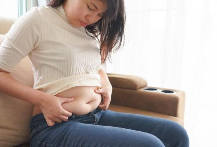 7 Kebiasaan Buruk Penyebab Perut Buncit, Salah Satunya Makan Larut Malam!