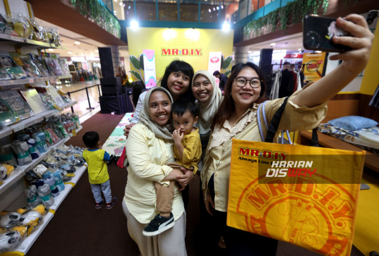 PT Daya Intiguna Yasa Tbk (MR.D.I.Y. Indonesia) resmi meluncurkan kampanye terbarunya bertajuk “Inspirasi buat yang Ada Aja Idenya”. Kampanye ini diwujudkan melalui gelaran Bazaar Inspirasi yang diselenggarakan di empat kota besar, dimulai dari Revo Mall, Bekasi pada 27–29 Juni 2025. Acara ini menjadi bentuk nyata komitmen MR.D.I.Y. dalam menginspirasi masyarakat Indonesia lewat ide-ide sederhana yang aplikatif.
