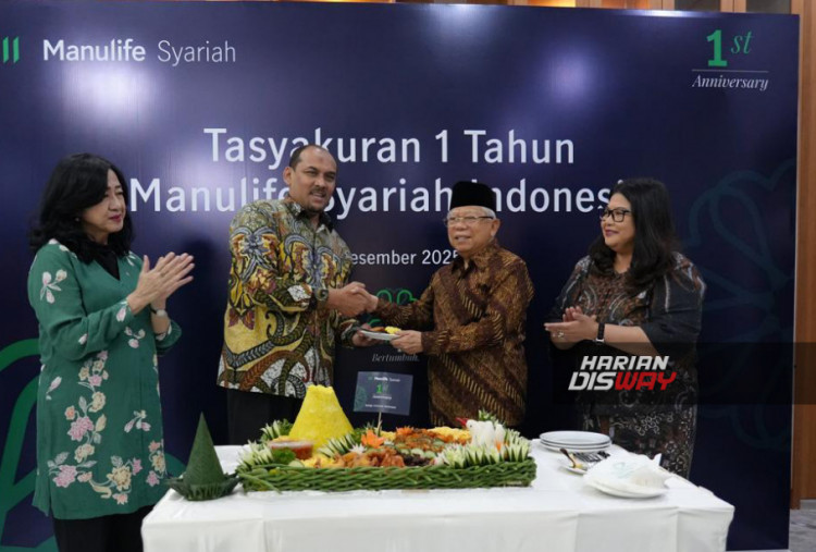 Dalam rangka memperingati milad pertama setelah resmi melakukan spin-off pada Desember 2024, Manulife Syariah Indonesia menggelar tasyakuran yang ditandai dengan prosesi pemotongan tumpeng di kediaman Ma’ruf Amin, Wakil Presiden ke-13 sekaligus Ketua Dewan Pengawas Syariah Manulife Syariah Indonesia.