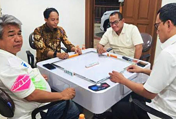 Viral Foto Menteri Kehutanan Main Domino Bareng Tersangka Pembalak Liar, Ini Klarifikasinya