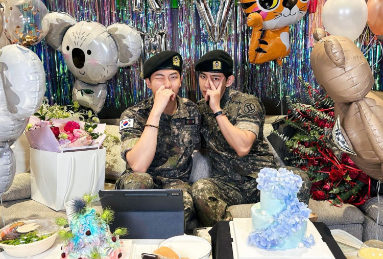 5 Hal Seru Saat RM dan V BTS Sapa ARMY Sepulang Wamil, Jin dan J-Hope Beri Surprise 