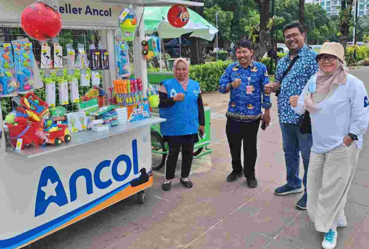 Ancol Tata Pedagang Asongan Demi Kenyamanan Pengunjung 