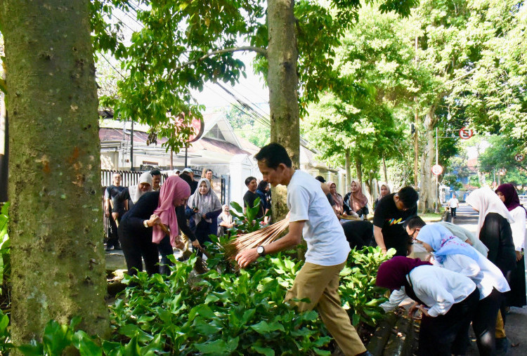 Gaungkan Indonesia ASRI, Setwan Jabar Gelar Gerakan Bersih-Bersih