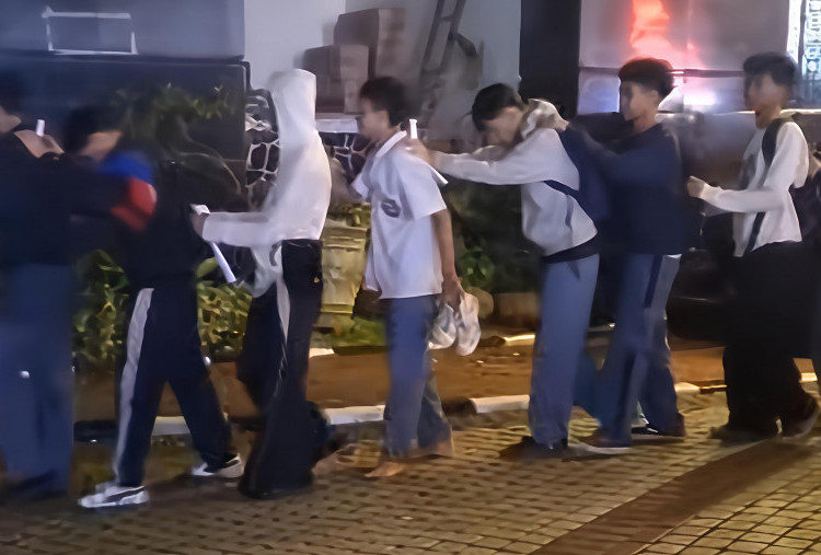  Polisi Cegat 120 Pelajar yang Hendak Ikut Demo Buruh di DPR