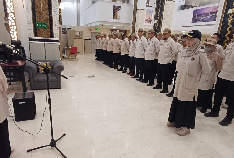 Petugas Perempuan MCH Pimpin Apel Pagi Haji Indonesia di Madinah
