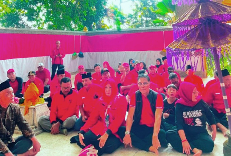 Pungkasi Bulan Bung Karno, DPC PDIP Kabupaten Mojokerto Rawat Budaya, Ziarah ke Makam Raden Wijaya