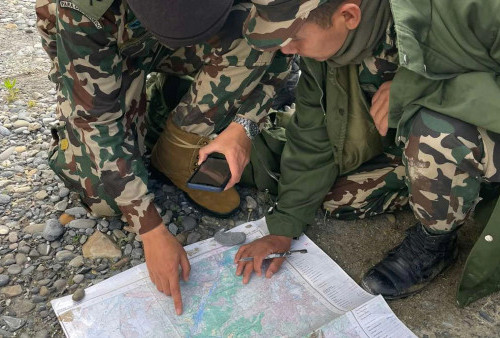 Seluruh Korban Pesawat Jatuh Dievakuasi dari Lereng Gunung Himalaya 