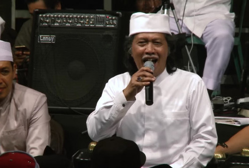 Jokowi Direncanakan Besuk Cak Nun di RSUP Dr Sardjito