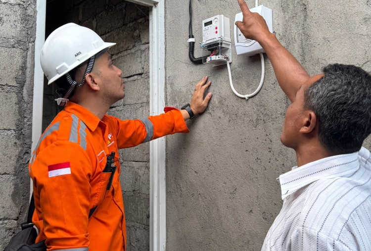Light Up The Dream,  Pegawai PLN Nyalakan Harapan Lewat 33 Ribu Sambungan Listrik Gratis