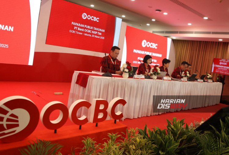 PT Bank OCBC NISP Tbk. (OCBC Indonesia) resmi menetapkan pembagian dividen tunai sebesar Rp2,43 triliun atau Rp106 per saham dari laba bersih tahun buku 2024. Keputusan ini diambil dalam Rapat Umum Pemegang Saham Tahunan (RUPST) 2024 yang digelar pada Kamis (20/3/2025). HARITSAH ALMUDATSIR/HARIAN DISWAY