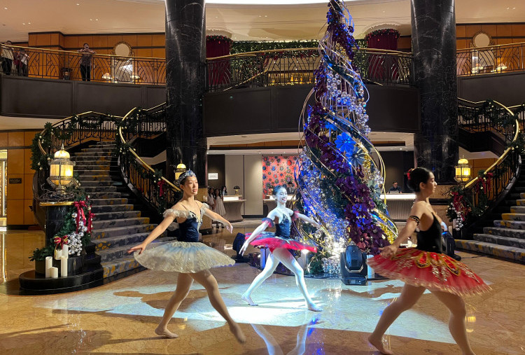 Sheraton Hotel Awali Masa Natal dengan Christmas Tree Lighting