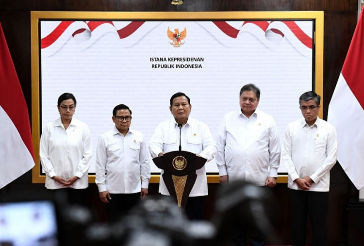 Prabowo Pamer Kinerja Kabinetnya 1 Bulan Menjabat: Naikkan UMP hingga Turunkan Harga Tiket Pesawat