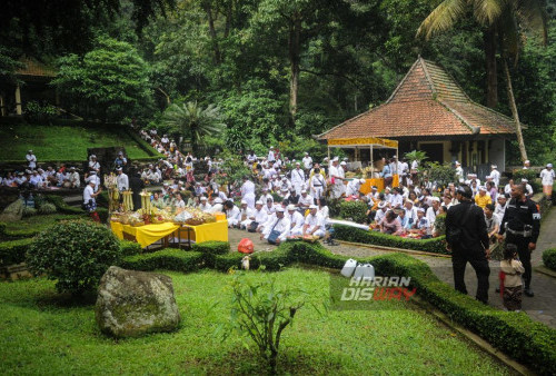 Antusiasme dan kekhusyukan umat Hindu dalam mengikuti upacara ini menjadi bukti kekuatan dan keberlanjutan tradisi keagamaan di tengah tantangan zaman.