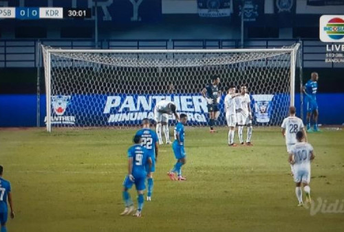 Persib Bandung vs Persik 0-2: Wasit Jepang Tegas, Berani Beri Penalti untuk Tim Tamu