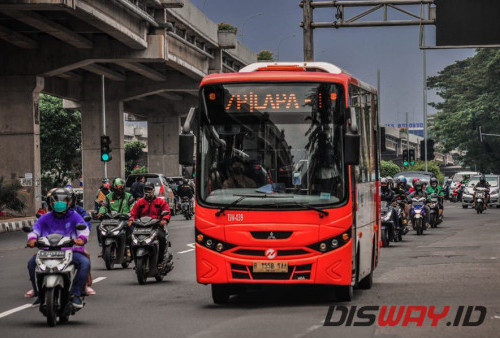 Layanan Bus feeder transjakarta terlihat masih beroperasi di H-2 Mudik Lebaran 2022.