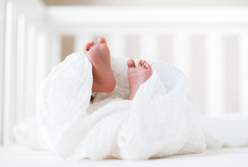 Pertama di Dunia, 2 Bayi Perempuan Lahir Sehat Berkat Sperma Robotik yang Dikontrol 'Stik PS'