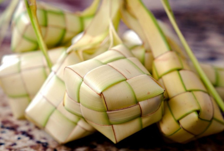 Cara Membuat Ketupat Lebaran dari Beras, Lengkap dengan Tutorial Menyusun Anyaman