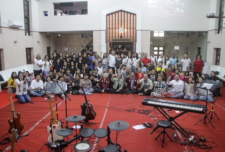 Kegiatan Proskuneo dibuka dengan Ibadah penampilan musik gerejawi oleh Pritta Kartika, pelatih LPPD dan Jebolan The Voice,dan  diakhiri renungan yang dibawakan oleh Pdt. Tan Yunus Sutandio, dosen musik gerejawi dan paduan suara. Rangkaian acara laiinya ,\ Worship dan Fellowship sebagai sarana untuk membangun hubungan spiritual yang lebih dalam serta beberapa bazar. Indah Kurnia, Anggota DPR RI Komisi IX yang juga menjadi Dewan Pengarah LPPD Provinsi Jawa Timur turut hadir di tengah kegiatan, Indah Kurnia memberikan motivasi serta penyemangat bagi pengurus LPPD Jatim dan peserta untuk menjadi yang pertama dalam ajang Pesparawi XIV di Manokwari. 
Beberapa ebagai tokoh pentin memberi sambutan ,dua pendeta sekaligus perwakilan LPPD Jawa Timur, yakni Pdt. Yohanton mengingatkan akan pentingnya peran pemuda dalam pelayanan gereja dan kualitas musik gereja yang mendalam dalam setiap ibadah, dan Pdt. Edey Santoso menyampaikan harapannya agar kegiatan seperti ini dapat meningkatkan kualitas pelayanan musik gereja, serta mempererat persaudaraan di antara gereja-gereja di Jawa Timur. Dr. Luki Krispiyanto, Pembimas Kristen Kanwil Kemenag Provinsi Jawa Timur, juga turut memberikan sambutan, mengingatkan pentingnya peran musik gereja dalam membangun iman dan karakter generasi muda yang lebih baik.
Foto: Sahirol Layelli- Harian Disway 
