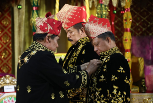 Mendagri Tito Karnavian Dianugerahi Gelar Adat Melayu: Sri Paduko Setyo Payung Negeri 
