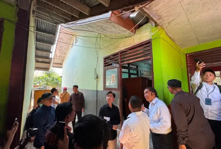 Gibran Tinjau SD Inpres Wairklau di Sikka, Pastikan Pendidikan Tetap Berjalan Pascabencana