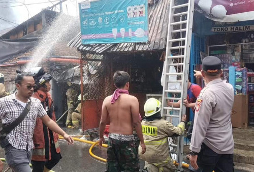 Kebakaran Hanguskan Lantai Dua Sebuah Rumah di Tambora, 17 Mobil Damkar Dikerahkan