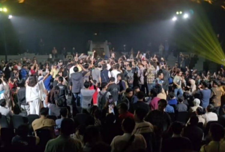 Kampus UGM Ricuh Malam-Malam, Mahasiswa Mengamuk ke Budiman Sudjatmiko dan Nusron Wahid