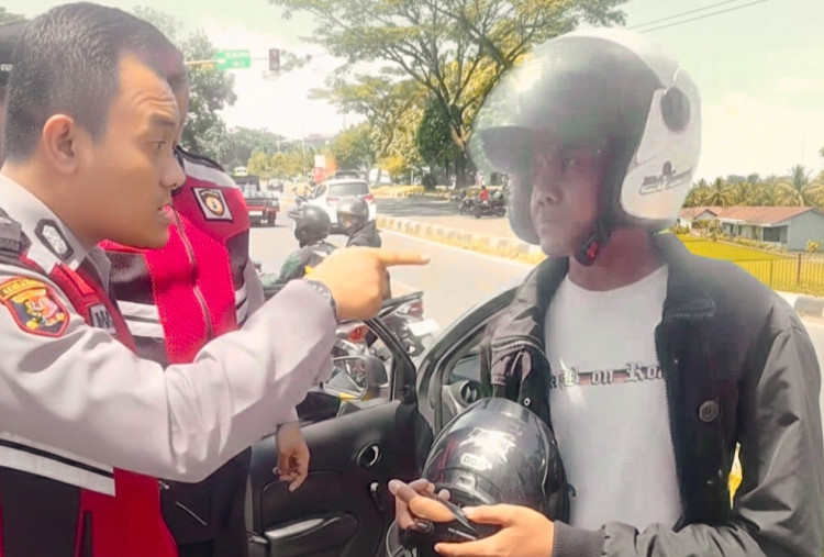 Duo Matel Kicep Gagal Tarik Motor di Bandung, Dikasih Paham Pak Polisi: Mana Surat Pengadilan!?