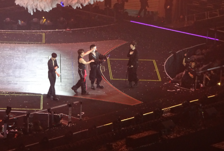 10 Potret Keseruan Konser F✦FOREVER, Jerry Yan dan Vic Zhou Puji Fans Awet Muda 