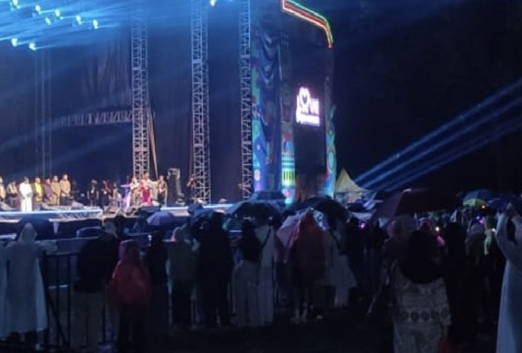 Malam Tahun Baru Penuh Haru di TMII, Warga Kompak Doa Nyalakan 1.000 Lilin untuk Korban Bencana Sumatera