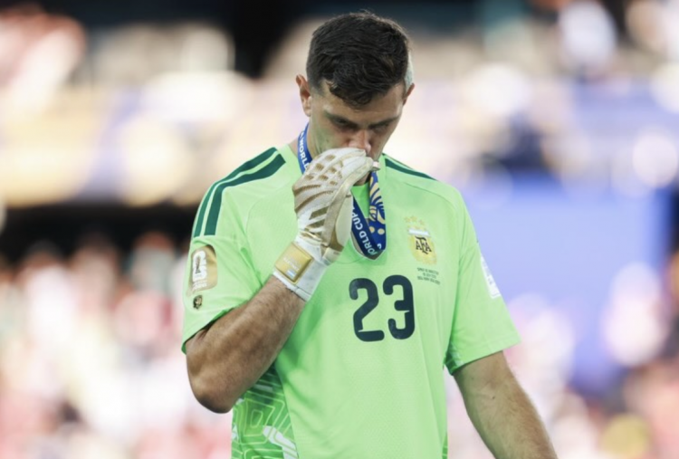 Muak dengan Performa Robert Sanchez, Chelsea Gencar Kejar Emiliano Martinez﻿