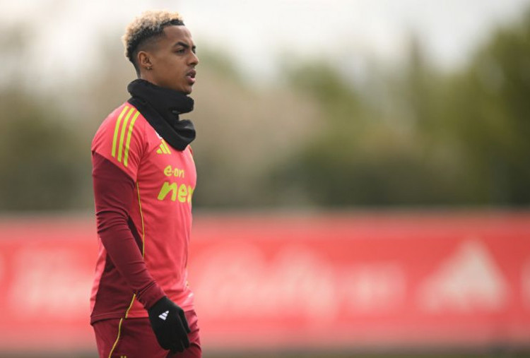 Omari Hutchinson Gabung AC Milan, Gantikan Peran Rafael Leao