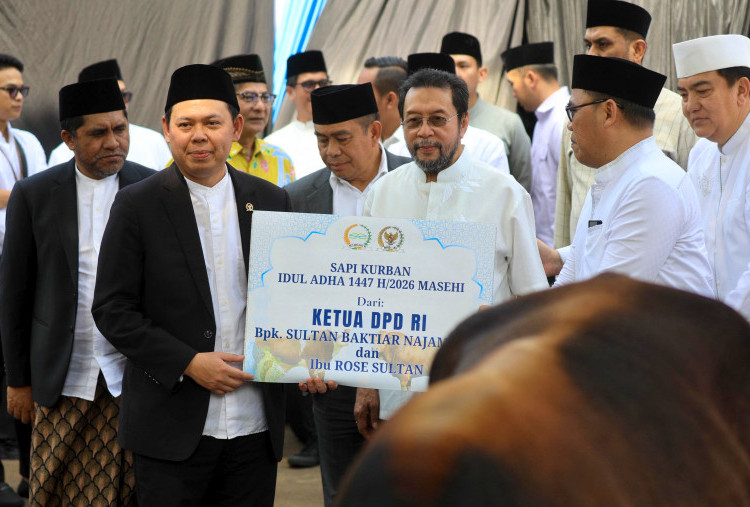 Momentum Idul Adha, DPD RI Salurkan 12 Ekor Hewan Kurban untuk Masyarakat