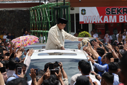 Begini Sambutan Warga Bilar saat Prabowo Ziarah ke Makam Bung Karno